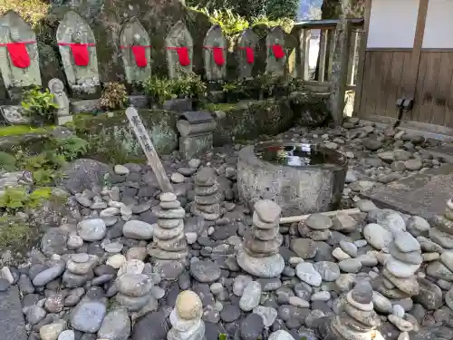 大雄寺の{uncategorized: "未分類", other: "その他", undefined: "問題あり", building: "その他建物", grave: "お墓", sacred_gate: "鳥居", guardian: "狛犬", statue: "像", buddha: "仏像", history: "歴史", nature: "自然", garden: "庭園", animal: "動物", pagoda: "塔", temizu: "手水舎", mountain_gate: "山門・神門", sanctuary: "本殿・本堂", subordinate: "末社・摂社", art: "芸術", scenery: "景色", jizo: "地蔵", ema: "絵馬", goshuin: "御朱印", omikuji: "おみくじ", items: "授与品その他", amulet: "お守り", goshuincho: "御朱印帳", eats: "食事", festival: "お祭り", votive_dance: "神楽", shichigosan: "七五三参", wedding: "結婚式", experience: "体験その他", initially: "初詣", around: "周辺", anti_infection: "感染症対策"}