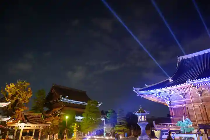 知恩院の本殿・本堂