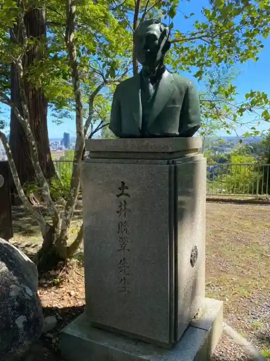 宮城縣護國神社の{uncategorized: "未分類", other: "その他", undefined: "問題あり", building: "その他建物", grave: "お墓", sacred_gate: "鳥居", guardian: "狛犬", statue: "像", buddha: "仏像", history: "歴史", nature: "自然", garden: "庭園", animal: "動物", pagoda: "塔", temizu: "手水舎", mountain_gate: "山門・神門", sanctuary: "本殿・本堂", subordinate: "末社・摂社", art: "芸術", scenery: "景色", jizo: "地蔵", ema: "絵馬", goshuin: "御朱印", omikuji: "おみくじ", items: "授与品その他", amulet: "お守り", goshuincho: "御朱印帳", eats: "食事", festival: "お祭り", votive_dance: "神楽", shichigosan: "七五三参", wedding: "結婚式", experience: "体験その他", initially: "初詣", around: "周辺", anti_infection: "感染症対策"}