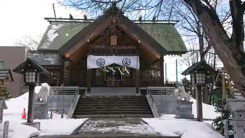 信濃神社の本殿