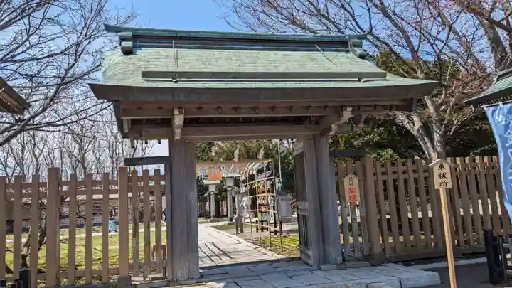 根室金刀比羅神社の山門・神門