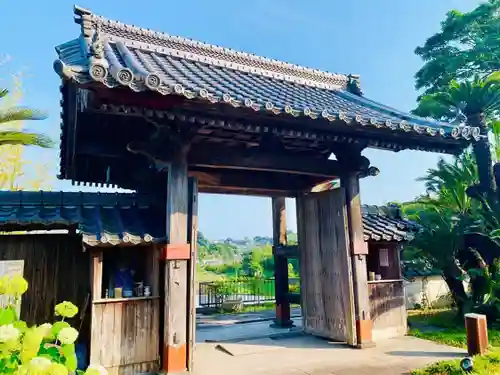 朝日寺の山門