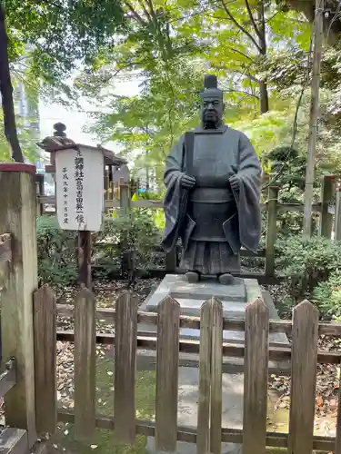 調神社の像