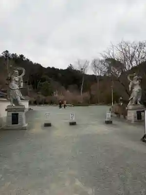 鎮國寺の{uncategorized: "未分類", other: "その他", undefined: "問題あり", building: "その他建物", grave: "お墓", sacred_gate: "鳥居", guardian: "狛犬", statue: "像", buddha: "仏像", history: "歴史", nature: "自然", garden: "庭園", animal: "動物", pagoda: "塔", temizu: "手水舎", mountain_gate: "山門・神門", sanctuary: "本殿・本堂", subordinate: "末社・摂社", art: "芸術", scenery: "景色", jizo: "地蔵", ema: "絵馬", goshuin: "御朱印", omikuji: "おみくじ", items: "授与品その他", amulet: "お守り", goshuincho: "御朱印帳", eats: "食事", festival: "お祭り", votive_dance: "神楽", shichigosan: "七五三参", wedding: "結婚式", experience: "体験その他", initially: "初詣", around: "周辺", anti_infection: "感染症対策"}