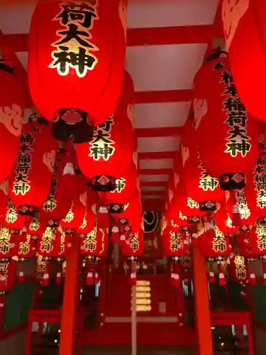 楠本稲荷神社（湊川神社末社）の{uncategorized: "未分類", other: "その他", undefined: "問題あり", building: "その他建物", grave: "お墓", sacred_gate: "鳥居", guardian: "狛犬", statue: "像", buddha: "仏像", history: "歴史", nature: "自然", garden: "庭園", animal: "動物", pagoda: "塔", temizu: "手水舎", mountain_gate: "山門・神門", sanctuary: "本殿・本堂", subordinate: "末社・摂社", art: "芸術", scenery: "景色", jizo: "地蔵", ema: "絵馬", goshuin: "御朱印", omikuji: "おみくじ", items: "授与品その他", amulet: "お守り", goshuincho: "御朱印帳", eats: "食事", festival: "お祭り", votive_dance: "神楽", shichigosan: "七五三参", wedding: "結婚式", experience: "体験その他", initially: "初詣", around: "周辺", anti_infection: "感染症対策"}