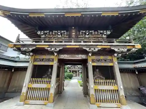 武蔵野稲荷神社の山門・神門