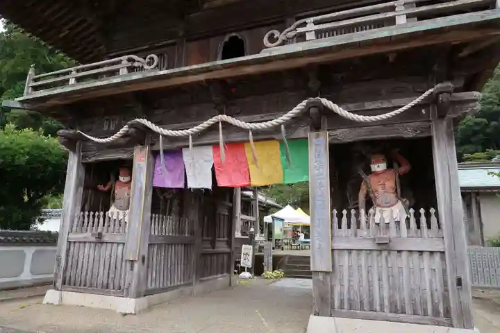 平等寺の山門・神門