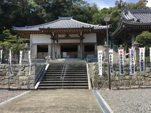 医王寺の本殿