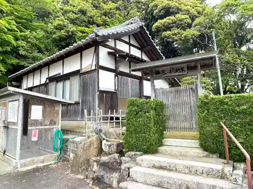 三ツ橋地蔵堂(滋賀県)