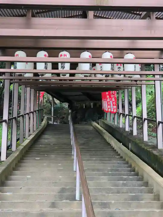 倶利迦羅不動寺山頂本堂の{uncategorized: "未分類", other: "その他", undefined: "問題あり", building: "その他建物", grave: "お墓", sacred_gate: "鳥居", guardian: "狛犬", statue: "像", buddha: "仏像", history: "歴史", nature: "自然", garden: "庭園", animal: "動物", pagoda: "塔", temizu: "手水舎", mountain_gate: "山門・神門", sanctuary: "本殿・本堂", subordinate: "末社・摂社", art: "芸術", scenery: "景色", jizo: "地蔵", ema: "絵馬", goshuin: "御朱印", omikuji: "おみくじ", items: "授与品その他", amulet: "お守り", goshuincho: "御朱印帳", eats: "食事", festival: "お祭り", votive_dance: "神楽", shichigosan: "七五三参", wedding: "結婚式", experience: "体験その他", initially: "初詣", around: "周辺", anti_infection: "感染症対策"}