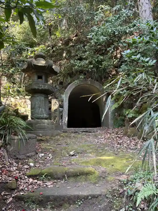 安國論寺(安国論寺)の{uncategorized: "未分類", other: "その他", undefined: "問題あり", building: "その他建物", grave: "お墓", sacred_gate: "鳥居", guardian: "狛犬", statue: "像", buddha: "仏像", history: "歴史", nature: "自然", garden: "庭園", animal: "動物", pagoda: "塔", temizu: "手水舎", mountain_gate: "山門・神門", sanctuary: "本殿・本堂", subordinate: "末社・摂社", art: "芸術", scenery: "景色", jizo: "地蔵", ema: "絵馬", goshuin: "御朱印", omikuji: "おみくじ", items: "授与品その他", amulet: "お守り", goshuincho: "御朱印帳", eats: "食事", festival: "お祭り", votive_dance: "神楽", shichigosan: "七五三参", wedding: "結婚式", experience: "体験その他", initially: "初詣", around: "周辺", anti_infection: "感染症対策"}