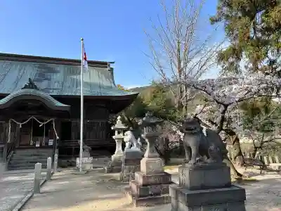 與止日女神社の{uncategorized: "未分類", other: "その他", undefined: "問題あり", building: "その他建物", grave: "お墓", sacred_gate: "鳥居", guardian: "狛犬", statue: "像", buddha: "仏像", history: "歴史", nature: "自然", garden: "庭園", animal: "動物", pagoda: "塔", temizu: "手水舎", mountain_gate: "山門・神門", sanctuary: "本殿・本堂", subordinate: "末社・摂社", art: "芸術", scenery: "景色", jizo: "地蔵", ema: "絵馬", goshuin: "御朱印", omikuji: "おみくじ", items: "授与品その他", amulet: "お守り", goshuincho: "御朱印帳", eats: "食事", festival: "お祭り", votive_dance: "神楽", shichigosan: "七五三参", wedding: "結婚式", experience: "体験その他", initially: "初詣", around: "周辺", anti_infection: "感染症対策"}