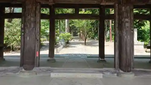 久遠寺の山門