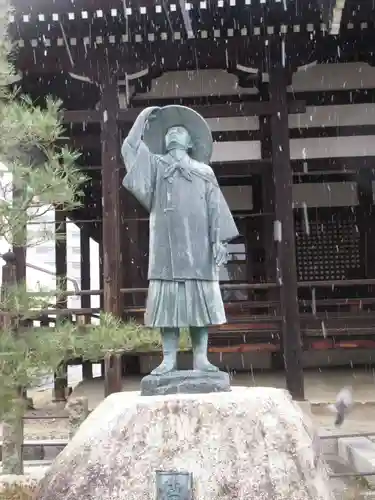 本法寺の像