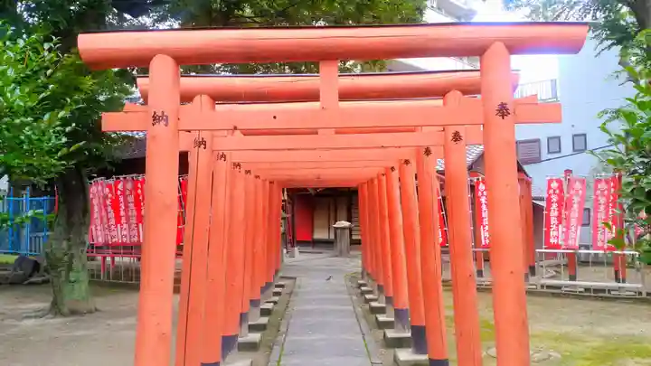 稲荷社(栄生稲荷社)の鳥居