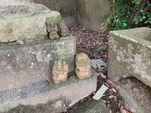 横田神社の像