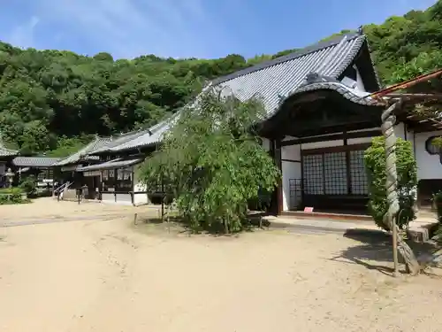 西国寺の本殿・本堂