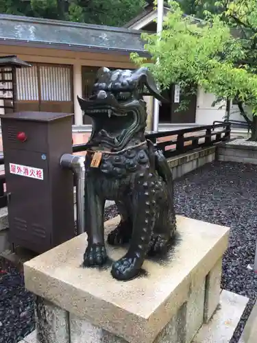 三重縣護國神社の狛犬