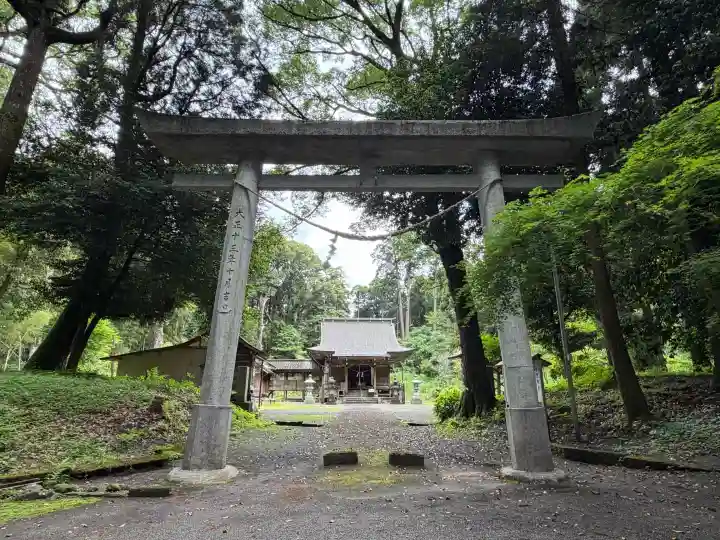 日光神社の{uncategorized: "未分類", other: "その他", undefined: "問題あり", building: "その他建物", grave: "お墓", sacred_gate: "鳥居", guardian: "狛犬", statue: "像", buddha: "仏像", history: "歴史", nature: "自然", garden: "庭園", animal: "動物", pagoda: "塔", temizu: "手水舎", mountain_gate: "山門・神門", sanctuary: "本殿・本堂", subordinate: "末社・摂社", art: "芸術", scenery: "景色", jizo: "地蔵", ema: "絵馬", goshuin: "御朱印", omikuji: "おみくじ", items: "授与品その他", amulet: "お守り", goshuincho: "御朱印帳", eats: "食事", festival: "お祭り", votive_dance: "神楽", shichigosan: "七五三参", wedding: "結婚式", experience: "体験その他", initially: "初詣", around: "周辺", anti_infection: "感染症対策"}