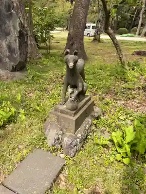 与次郎稲荷神社の{uncategorized: "未分類", other: "その他", undefined: "問題あり", building: "その他建物", grave: "お墓", sacred_gate: "鳥居", guardian: "狛犬", statue: "像", buddha: "仏像", history: "歴史", nature: "自然", garden: "庭園", animal: "動物", pagoda: "塔", temizu: "手水舎", mountain_gate: "山門・神門", sanctuary: "本殿・本堂", subordinate: "末社・摂社", art: "芸術", scenery: "景色", jizo: "地蔵", ema: "絵馬", goshuin: "御朱印", omikuji: "おみくじ", items: "授与品その他", amulet: "お守り", goshuincho: "御朱印帳", eats: "食事", festival: "お祭り", votive_dance: "神楽", shichigosan: "七五三参", wedding: "結婚式", experience: "体験その他", initially: "初詣", around: "周辺", anti_infection: "感染症対策"}