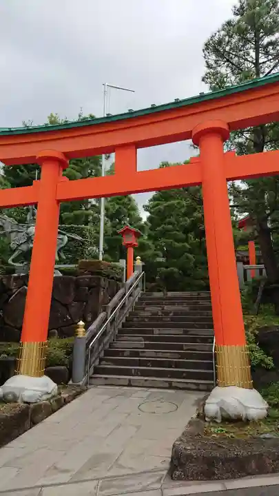 穴八幡宮の鳥居
