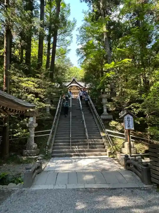 宝登山神社の{uncategorized: "未分類", other: "その他", undefined: "問題あり", building: "その他建物", grave: "お墓", sacred_gate: "鳥居", guardian: "狛犬", statue: "像", buddha: "仏像", history: "歴史", nature: "自然", garden: "庭園", animal: "動物", pagoda: "塔", temizu: "手水舎", mountain_gate: "山門・神門", sanctuary: "本殿・本堂", subordinate: "末社・摂社", art: "芸術", scenery: "景色", jizo: "地蔵", ema: "絵馬", goshuin: "御朱印", omikuji: "おみくじ", items: "授与品その他", amulet: "お守り", goshuincho: "御朱印帳", eats: "食事", festival: "お祭り", votive_dance: "神楽", shichigosan: "七五三参", wedding: "結婚式", experience: "体験その他", initially: "初詣", around: "周辺", anti_infection: "感染症対策"}