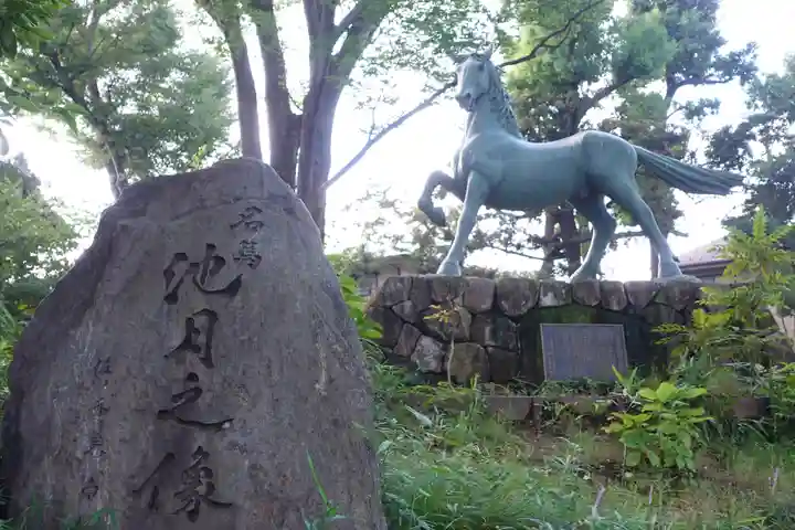 千束八幡神社の像
