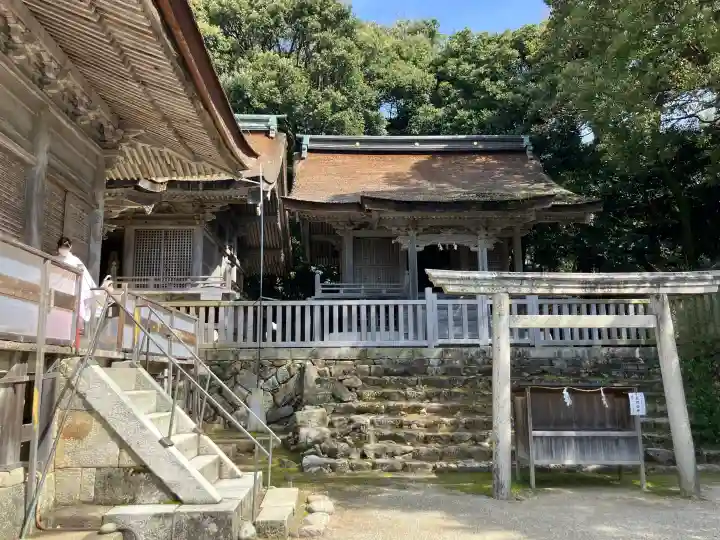 氣多大社の{uncategorized: "未分類", other: "その他", undefined: "問題あり", building: "その他建物", grave: "お墓", sacred_gate: "鳥居", guardian: "狛犬", statue: "像", buddha: "仏像", history: "歴史", nature: "自然", garden: "庭園", animal: "動物", pagoda: "塔", temizu: "手水舎", mountain_gate: "山門・神門", sanctuary: "本殿・本堂", subordinate: "末社・摂社", art: "芸術", scenery: "景色", jizo: "地蔵", ema: "絵馬", goshuin: "御朱印", omikuji: "おみくじ", items: "授与品その他", amulet: "お守り", goshuincho: "御朱印帳", eats: "食事", festival: "お祭り", votive_dance: "神楽", shichigosan: "七五三参", wedding: "結婚式", experience: "体験その他", initially: "初詣", around: "周辺", anti_infection: "感染症対策"}