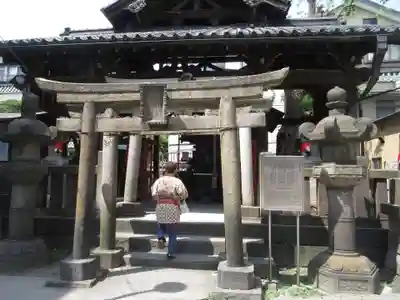 被官稲荷神社の鳥居