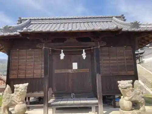 穀神社の本殿