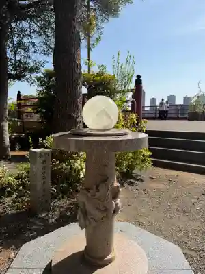 多摩川浅間神社の{uncategorized: "未分類", other: "その他", undefined: "問題あり", building: "その他建物", grave: "お墓", sacred_gate: "鳥居", guardian: "狛犬", statue: "像", buddha: "仏像", history: "歴史", nature: "自然", garden: "庭園", animal: "動物", pagoda: "塔", temizu: "手水舎", mountain_gate: "山門・神門", sanctuary: "本殿・本堂", subordinate: "末社・摂社", art: "芸術", scenery: "景色", jizo: "地蔵", ema: "絵馬", goshuin: "御朱印", omikuji: "おみくじ", items: "授与品その他", amulet: "お守り", goshuincho: "御朱印帳", eats: "食事", festival: "お祭り", votive_dance: "神楽", shichigosan: "七五三参", wedding: "結婚式", experience: "体験その他", initially: "初詣", around: "周辺", anti_infection: "感染症対策"}