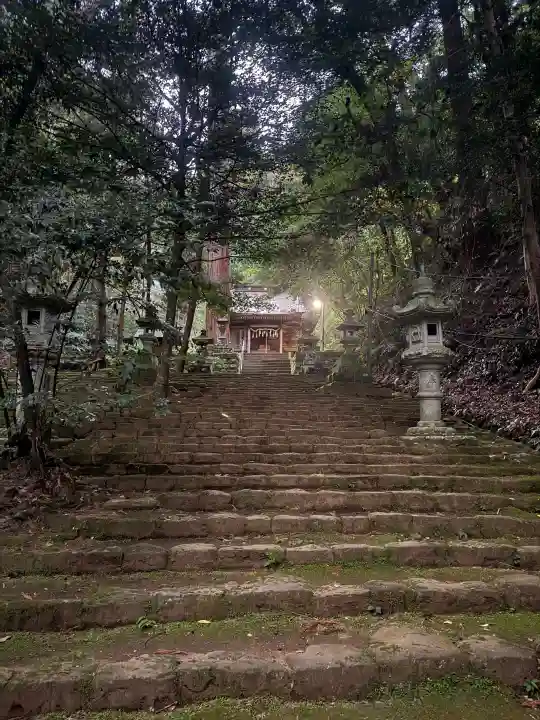 八幡宮來宮神社の{uncategorized: "未分類", other: "その他", undefined: "問題あり", building: "その他建物", grave: "お墓", sacred_gate: "鳥居", guardian: "狛犬", statue: "像", buddha: "仏像", history: "歴史", nature: "自然", garden: "庭園", animal: "動物", pagoda: "塔", temizu: "手水舎", mountain_gate: "山門・神門", sanctuary: "本殿・本堂", subordinate: "末社・摂社", art: "芸術", scenery: "景色", jizo: "地蔵", ema: "絵馬", goshuin: "御朱印", omikuji: "おみくじ", items: "授与品その他", amulet: "お守り", goshuincho: "御朱印帳", eats: "食事", festival: "お祭り", votive_dance: "神楽", shichigosan: "七五三参", wedding: "結婚式", experience: "体験その他", initially: "初詣", around: "周辺", anti_infection: "感染症対策"}