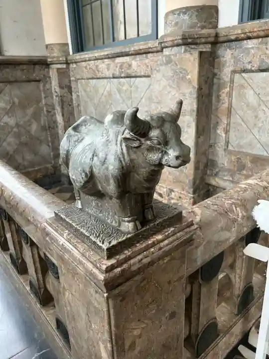 築地本願寺(本願寺築地別院)の{uncategorized: "未分類", other: "その他", undefined: "問題あり", building: "その他建物", grave: "お墓", sacred_gate: "鳥居", guardian: "狛犬", statue: "像", buddha: "仏像", history: "歴史", nature: "自然", garden: "庭園", animal: "動物", pagoda: "塔", temizu: "手水舎", mountain_gate: "山門・神門", sanctuary: "本殿・本堂", subordinate: "末社・摂社", art: "芸術", scenery: "景色", jizo: "地蔵", ema: "絵馬", goshuin: "御朱印", omikuji: "おみくじ", items: "授与品その他", amulet: "お守り", goshuincho: "御朱印帳", eats: "食事", festival: "お祭り", votive_dance: "神楽", shichigosan: "七五三参", wedding: "結婚式", experience: "体験その他", initially: "初詣", around: "周辺", anti_infection: "感染症対策"}