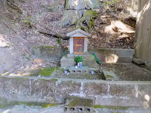 鷲尾神社（吉野町）の末社・摂社