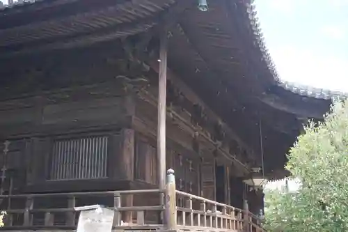 西大寺の本殿・本堂