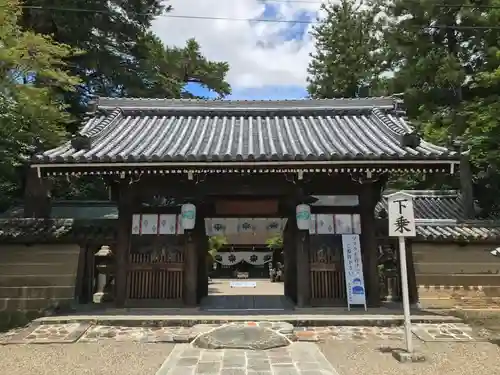 多田神社の山門