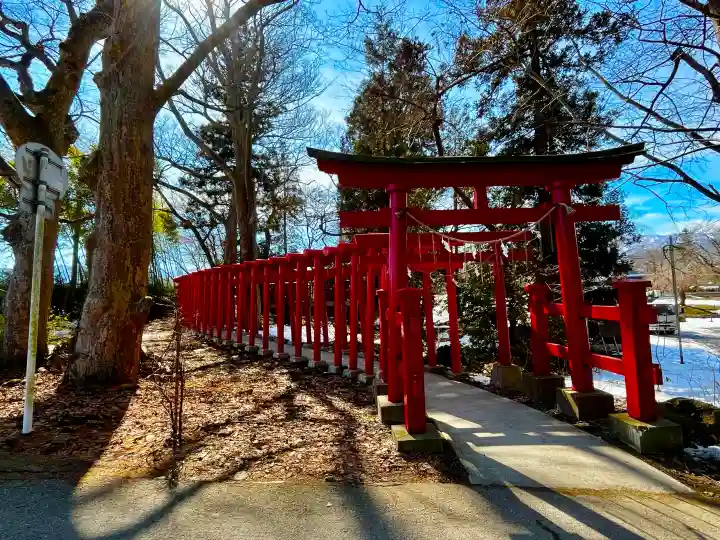 殺生石稲荷神社の{uncategorized: "未分類", other: "その他", undefined: "問題あり", building: "その他建物", grave: "お墓", sacred_gate: "鳥居", guardian: "狛犬", statue: "像", buddha: "仏像", history: "歴史", nature: "自然", garden: "庭園", animal: "動物", pagoda: "塔", temizu: "手水舎", mountain_gate: "山門・神門", sanctuary: "本殿・本堂", subordinate: "末社・摂社", art: "芸術", scenery: "景色", jizo: "地蔵", ema: "絵馬", goshuin: "御朱印", omikuji: "おみくじ", items: "授与品その他", amulet: "お守り", goshuincho: "御朱印帳", eats: "食事", festival: "お祭り", votive_dance: "神楽", shichigosan: "七五三参", wedding: "結婚式", experience: "体験その他", initially: "初詣", around: "周辺", anti_infection: "感染症対策"}