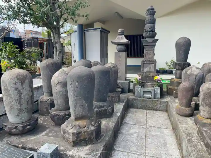 蓮華寺の{uncategorized: "未分類", other: "その他", undefined: "問題あり", building: "その他建物", grave: "お墓", sacred_gate: "鳥居", guardian: "狛犬", statue: "像", buddha: "仏像", history: "歴史", nature: "自然", garden: "庭園", animal: "動物", pagoda: "塔", temizu: "手水舎", mountain_gate: "山門・神門", sanctuary: "本殿・本堂", subordinate: "末社・摂社", art: "芸術", scenery: "景色", jizo: "地蔵", ema: "絵馬", goshuin: "御朱印", omikuji: "おみくじ", items: "授与品その他", amulet: "お守り", goshuincho: "御朱印帳", eats: "食事", festival: "お祭り", votive_dance: "神楽", shichigosan: "七五三参", wedding: "結婚式", experience: "体験その他", initially: "初詣", around: "周辺", anti_infection: "感染症対策"}