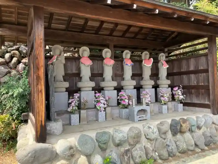 宗泉寺の{uncategorized: "未分類", other: "その他", undefined: "問題あり", building: "その他建物", grave: "お墓", sacred_gate: "鳥居", guardian: "狛犬", statue: "像", buddha: "仏像", history: "歴史", nature: "自然", garden: "庭園", animal: "動物", pagoda: "塔", temizu: "手水舎", mountain_gate: "山門・神門", sanctuary: "本殿・本堂", subordinate: "末社・摂社", art: "芸術", scenery: "景色", jizo: "地蔵", ema: "絵馬", goshuin: "御朱印", omikuji: "おみくじ", items: "授与品その他", amulet: "お守り", goshuincho: "御朱印帳", eats: "食事", festival: "お祭り", votive_dance: "神楽", shichigosan: "七五三参", wedding: "結婚式", experience: "体験その他", initially: "初詣", around: "周辺", anti_infection: "感染症対策"}