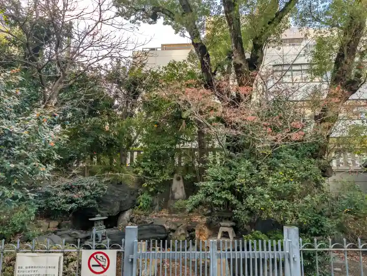 難波神社の{uncategorized: "未分類", other: "その他", undefined: "問題あり", building: "その他建物", grave: "お墓", sacred_gate: "鳥居", guardian: "狛犬", statue: "像", buddha: "仏像", history: "歴史", nature: "自然", garden: "庭園", animal: "動物", pagoda: "塔", temizu: "手水舎", mountain_gate: "山門・神門", sanctuary: "本殿・本堂", subordinate: "末社・摂社", art: "芸術", scenery: "景色", jizo: "地蔵", ema: "絵馬", goshuin: "御朱印", omikuji: "おみくじ", items: "授与品その他", amulet: "お守り", goshuincho: "御朱印帳", eats: "食事", festival: "お祭り", votive_dance: "神楽", shichigosan: "七五三参", wedding: "結婚式", experience: "体験その他", initially: "初詣", around: "周辺", anti_infection: "感染症対策"}