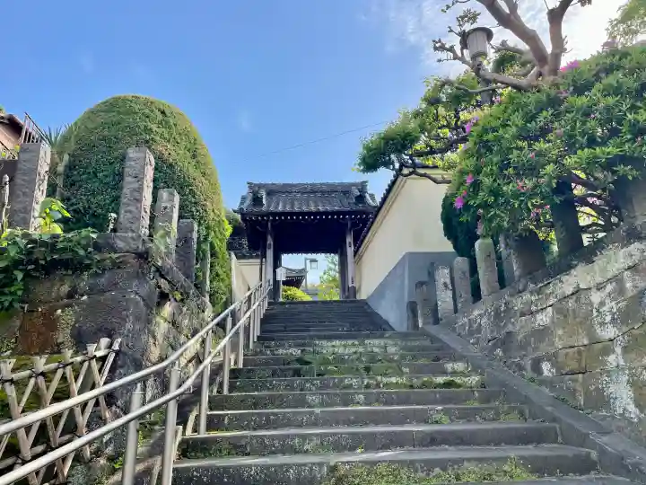 良長院の{uncategorized: "未分類", other: "その他", undefined: "問題あり", building: "その他建物", grave: "お墓", sacred_gate: "鳥居", guardian: "狛犬", statue: "像", buddha: "仏像", history: "歴史", nature: "自然", garden: "庭園", animal: "動物", pagoda: "塔", temizu: "手水舎", mountain_gate: "山門・神門", sanctuary: "本殿・本堂", subordinate: "末社・摂社", art: "芸術", scenery: "景色", jizo: "地蔵", ema: "絵馬", goshuin: "御朱印", omikuji: "おみくじ", items: "授与品その他", amulet: "お守り", goshuincho: "御朱印帳", eats: "食事", festival: "お祭り", votive_dance: "神楽", shichigosan: "七五三参", wedding: "結婚式", experience: "体験その他", initially: "初詣", around: "周辺", anti_infection: "感染症対策"}