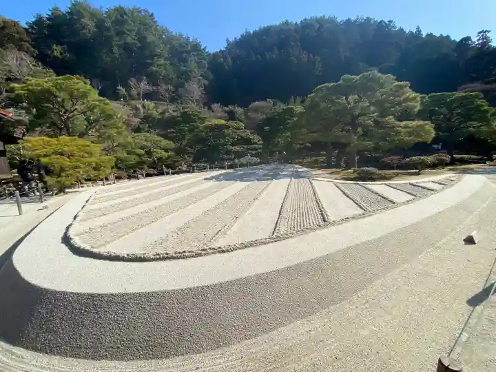 慈照寺(慈照禅寺・銀閣寺)の{uncategorized: "未分類", other: "その他", undefined: "問題あり", building: "その他建物", grave: "お墓", sacred_gate: "鳥居", guardian: "狛犬", statue: "像", buddha: "仏像", history: "歴史", nature: "自然", garden: "庭園", animal: "動物", pagoda: "塔", temizu: "手水舎", mountain_gate: "山門・神門", sanctuary: "本殿・本堂", subordinate: "末社・摂社", art: "芸術", scenery: "景色", jizo: "地蔵", ema: "絵馬", goshuin: "御朱印", omikuji: "おみくじ", items: "授与品その他", amulet: "お守り", goshuincho: "御朱印帳", eats: "食事", festival: "お祭り", votive_dance: "神楽", shichigosan: "七五三参", wedding: "結婚式", experience: "体験その他", initially: "初詣", around: "周辺", anti_infection: "感染症対策"}