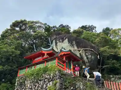 神倉神社（熊野速玉大社摂社）の{uncategorized: "未分類", other: "その他", undefined: "問題あり", building: "その他建物", grave: "お墓", sacred_gate: "鳥居", guardian: "狛犬", statue: "像", buddha: "仏像", history: "歴史", nature: "自然", garden: "庭園", animal: "動物", pagoda: "塔", temizu: "手水舎", mountain_gate: "山門・神門", sanctuary: "本殿・本堂", subordinate: "末社・摂社", art: "芸術", scenery: "景色", jizo: "地蔵", ema: "絵馬", goshuin: "御朱印", omikuji: "おみくじ", items: "授与品その他", amulet: "お守り", goshuincho: "御朱印帳", eats: "食事", festival: "お祭り", votive_dance: "神楽", shichigosan: "七五三参", wedding: "結婚式", experience: "体験その他", initially: "初詣", around: "周辺", anti_infection: "感染症対策"}