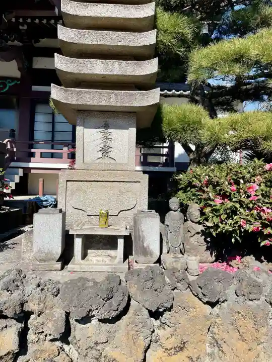 円頓寺の{uncategorized: "未分類", other: "その他", undefined: "問題あり", building: "その他建物", grave: "お墓", sacred_gate: "鳥居", guardian: "狛犬", statue: "像", buddha: "仏像", history: "歴史", nature: "自然", garden: "庭園", animal: "動物", pagoda: "塔", temizu: "手水舎", mountain_gate: "山門・神門", sanctuary: "本殿・本堂", subordinate: "末社・摂社", art: "芸術", scenery: "景色", jizo: "地蔵", ema: "絵馬", goshuin: "御朱印", omikuji: "おみくじ", items: "授与品その他", amulet: "お守り", goshuincho: "御朱印帳", eats: "食事", festival: "お祭り", votive_dance: "神楽", shichigosan: "七五三参", wedding: "結婚式", experience: "体験その他", initially: "初詣", around: "周辺", anti_infection: "感染症対策"}