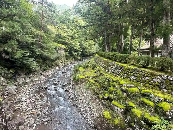 久遠寺御廟所(山梨県)