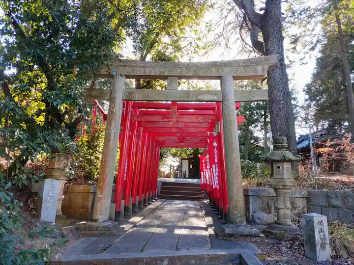 城山稲荷の鳥居