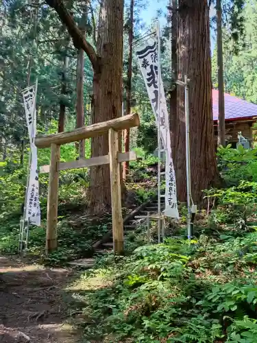 老犬神社の{uncategorized: "未分類", other: "その他", undefined: "問題あり", building: "その他建物", grave: "お墓", sacred_gate: "鳥居", guardian: "狛犬", statue: "像", buddha: "仏像", history: "歴史", nature: "自然", garden: "庭園", animal: "動物", pagoda: "塔", temizu: "手水舎", mountain_gate: "山門・神門", sanctuary: "本殿・本堂", subordinate: "末社・摂社", art: "芸術", scenery: "景色", jizo: "地蔵", ema: "絵馬", goshuin: "御朱印", omikuji: "おみくじ", items: "授与品その他", amulet: "お守り", goshuincho: "御朱印帳", eats: "食事", festival: "お祭り", votive_dance: "神楽", shichigosan: "七五三参", wedding: "結婚式", experience: "体験その他", initially: "初詣", around: "周辺", anti_infection: "感染症対策"}