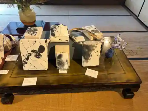 かっぱの寺 栖足寺の{uncategorized: "未分類", other: "その他", undefined: "問題あり", building: "その他建物", grave: "お墓", sacred_gate: "鳥居", guardian: "狛犬", statue: "像", buddha: "仏像", history: "歴史", nature: "自然", garden: "庭園", animal: "動物", pagoda: "塔", temizu: "手水舎", mountain_gate: "山門・神門", sanctuary: "本殿・本堂", subordinate: "末社・摂社", art: "芸術", scenery: "景色", jizo: "地蔵", ema: "絵馬", goshuin: "御朱印", omikuji: "おみくじ", items: "授与品その他", amulet: "お守り", goshuincho: "御朱印帳", eats: "食事", festival: "お祭り", votive_dance: "神楽", shichigosan: "七五三参", wedding: "結婚式", experience: "体験その他", initially: "初詣", around: "周辺", anti_infection: "感染症対策"}