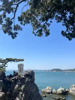 森戸大明神（森戸神社）の{uncategorized: "未分類", other: "その他", undefined: "問題あり", building: "その他建物", grave: "お墓", sacred_gate: "鳥居", guardian: "狛犬", statue: "像", buddha: "仏像", history: "歴史", nature: "自然", garden: "庭園", animal: "動物", pagoda: "塔", temizu: "手水舎", mountain_gate: "山門・神門", sanctuary: "本殿・本堂", subordinate: "末社・摂社", art: "芸術", scenery: "景色", jizo: "地蔵", ema: "絵馬", goshuin: "御朱印", omikuji: "おみくじ", items: "授与品その他", amulet: "お守り", goshuincho: "御朱印帳", eats: "食事", festival: "お祭り", votive_dance: "神楽", shichigosan: "七五三参", wedding: "結婚式", experience: "体験その他", initially: "初詣", around: "周辺", anti_infection: "感染症対策"}