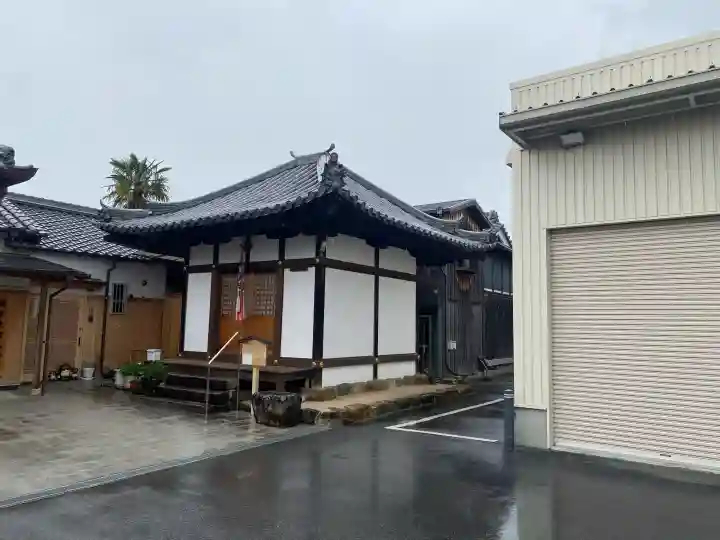 満願寺の{uncategorized: "未分類", other: "その他", undefined: "問題あり", building: "その他建物", grave: "お墓", sacred_gate: "鳥居", guardian: "狛犬", statue: "像", buddha: "仏像", history: "歴史", nature: "自然", garden: "庭園", animal: "動物", pagoda: "塔", temizu: "手水舎", mountain_gate: "山門・神門", sanctuary: "本殿・本堂", subordinate: "末社・摂社", art: "芸術", scenery: "景色", jizo: "地蔵", ema: "絵馬", goshuin: "御朱印", omikuji: "おみくじ", items: "授与品その他", amulet: "お守り", goshuincho: "御朱印帳", eats: "食事", festival: "お祭り", votive_dance: "神楽", shichigosan: "七五三参", wedding: "結婚式", experience: "体験その他", initially: "初詣", around: "周辺", anti_infection: "感染症対策"}